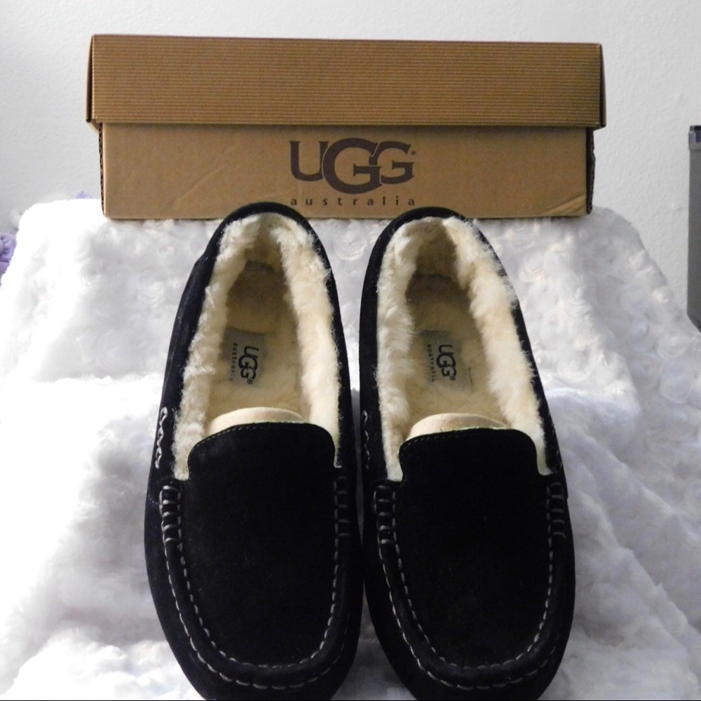 Woman’s UGG Ansley Slippers